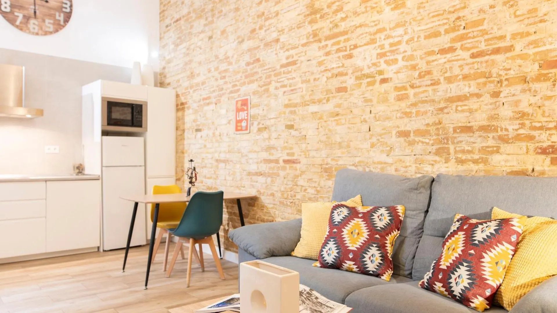 Luxury Apartment In Triana Close To The River Seville