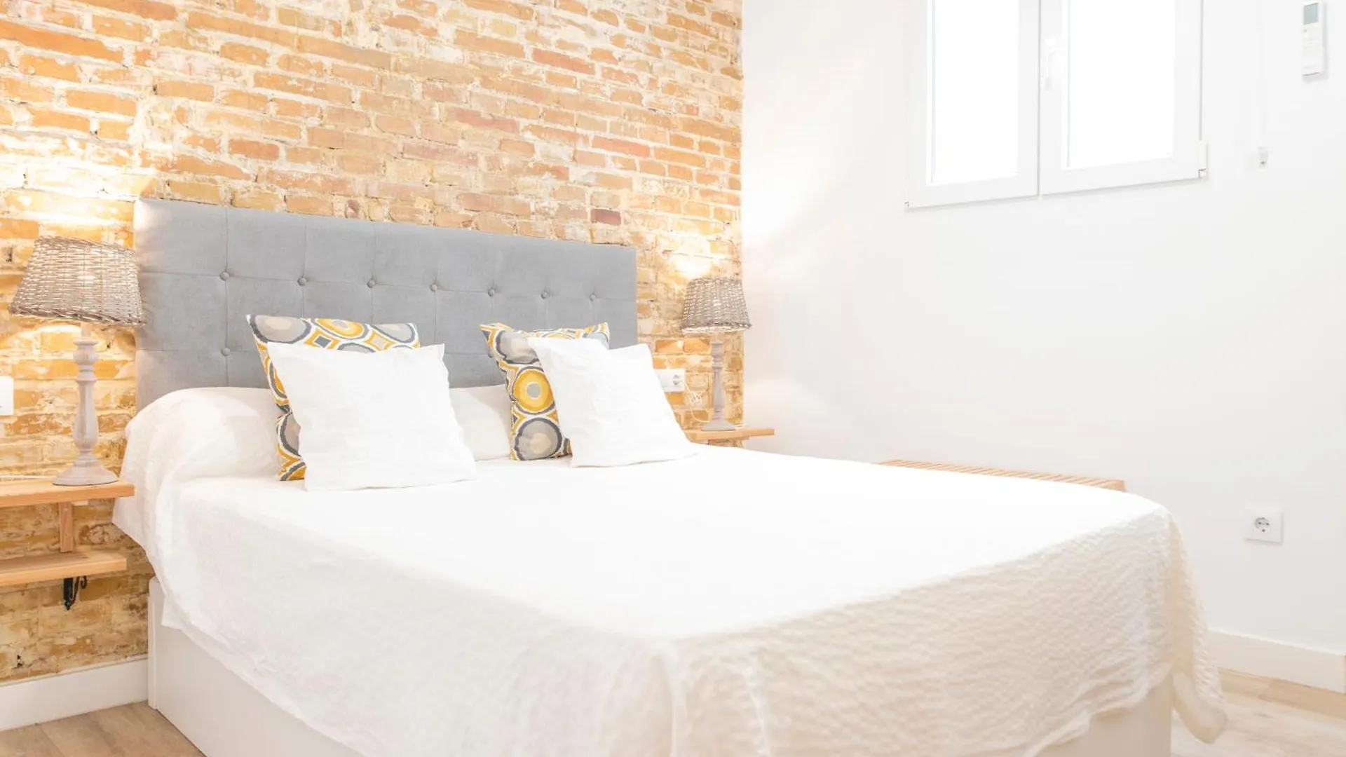 Luxury Apartment In Triana Close To The River Seville