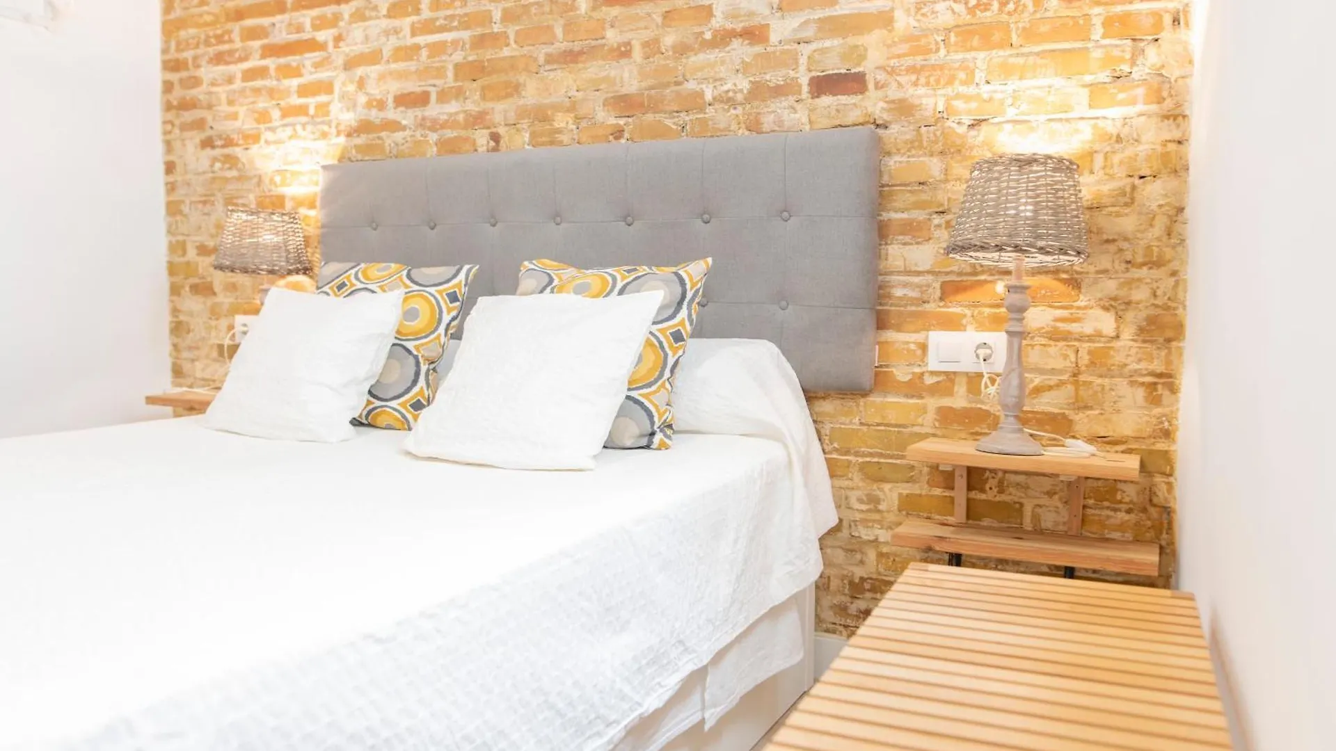 Luxury Apartment In Triana Close To The River Seville