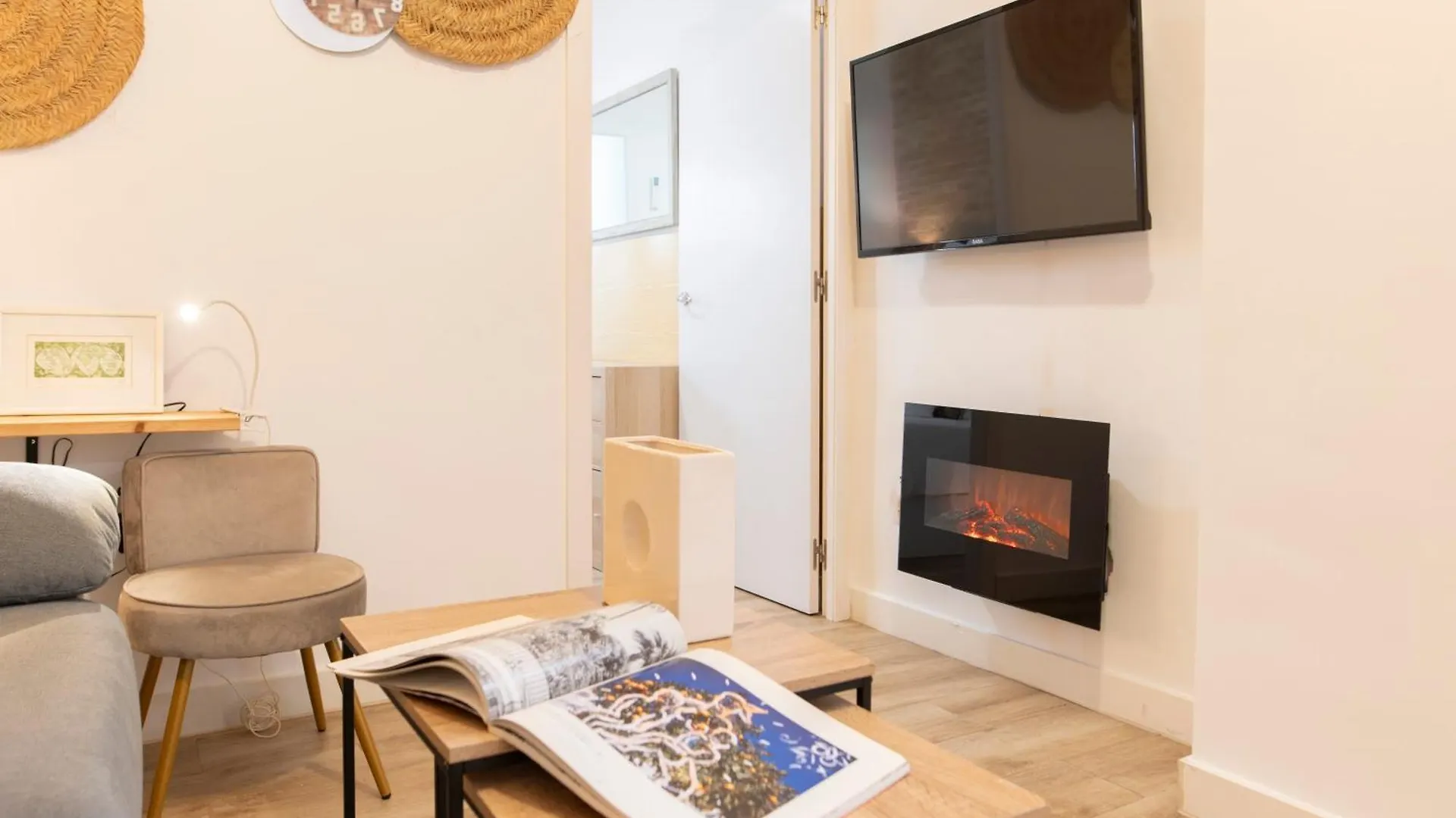 Luxury Apartment In Triana Close To The River Seville