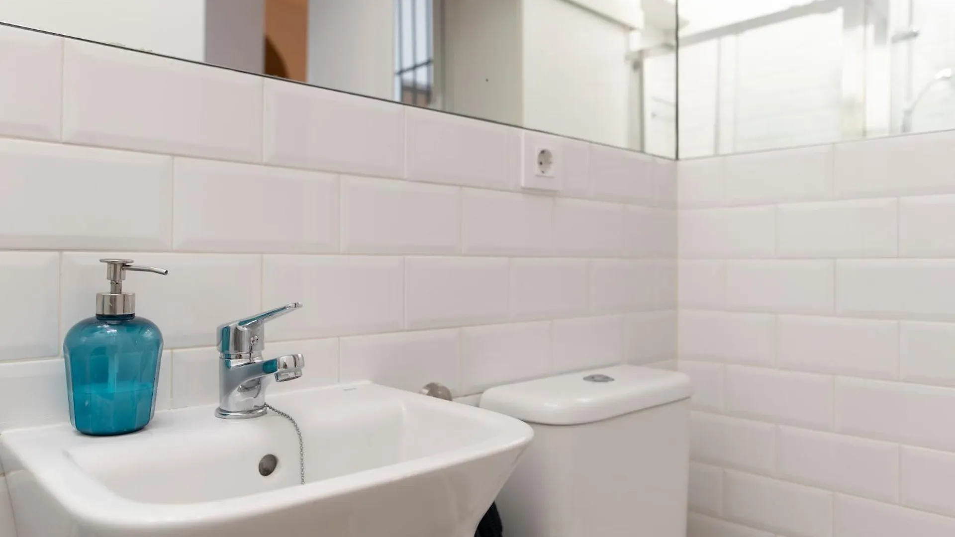 Luxury Apartment In Triana Close To The River Seville