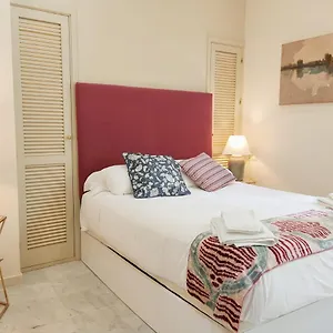 Homeyseville-bright At Santa Cruz 4 Pax, Parking Optional Appartamento