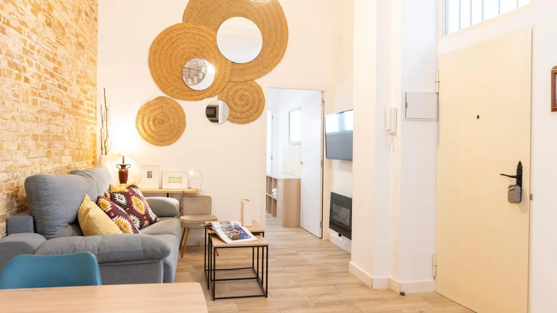 Luxury Apartment In Triana Close To The River Seville