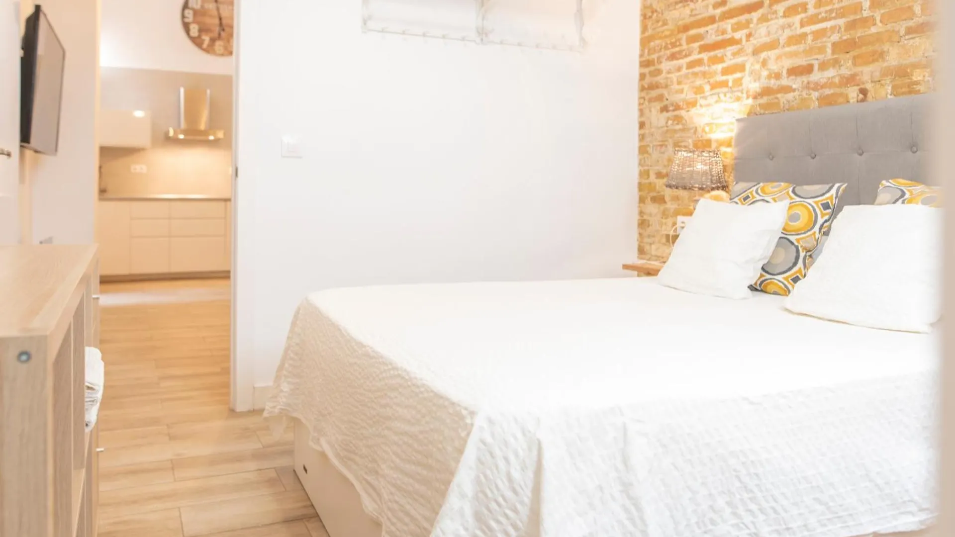 Luxury Apartment In Triana Close To The River Seville